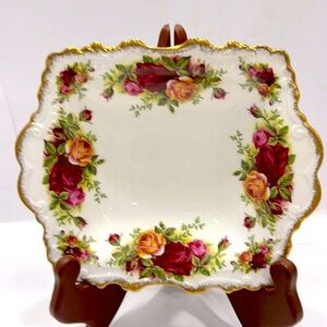 Royal Albert Old Country Rose 7” x 6” Rectangular Candy Tray. England. A2437.